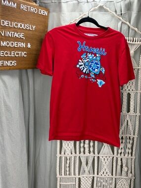 Unisex Adult Red Hawaii Graphic Cotton Tee | Medium